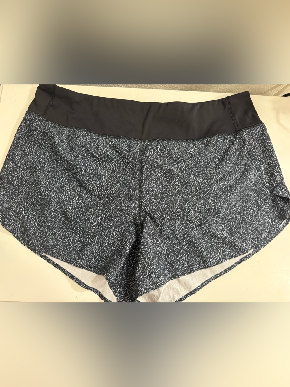 Athleta women size L shorts Black Waistband Blue Heathered Athletic